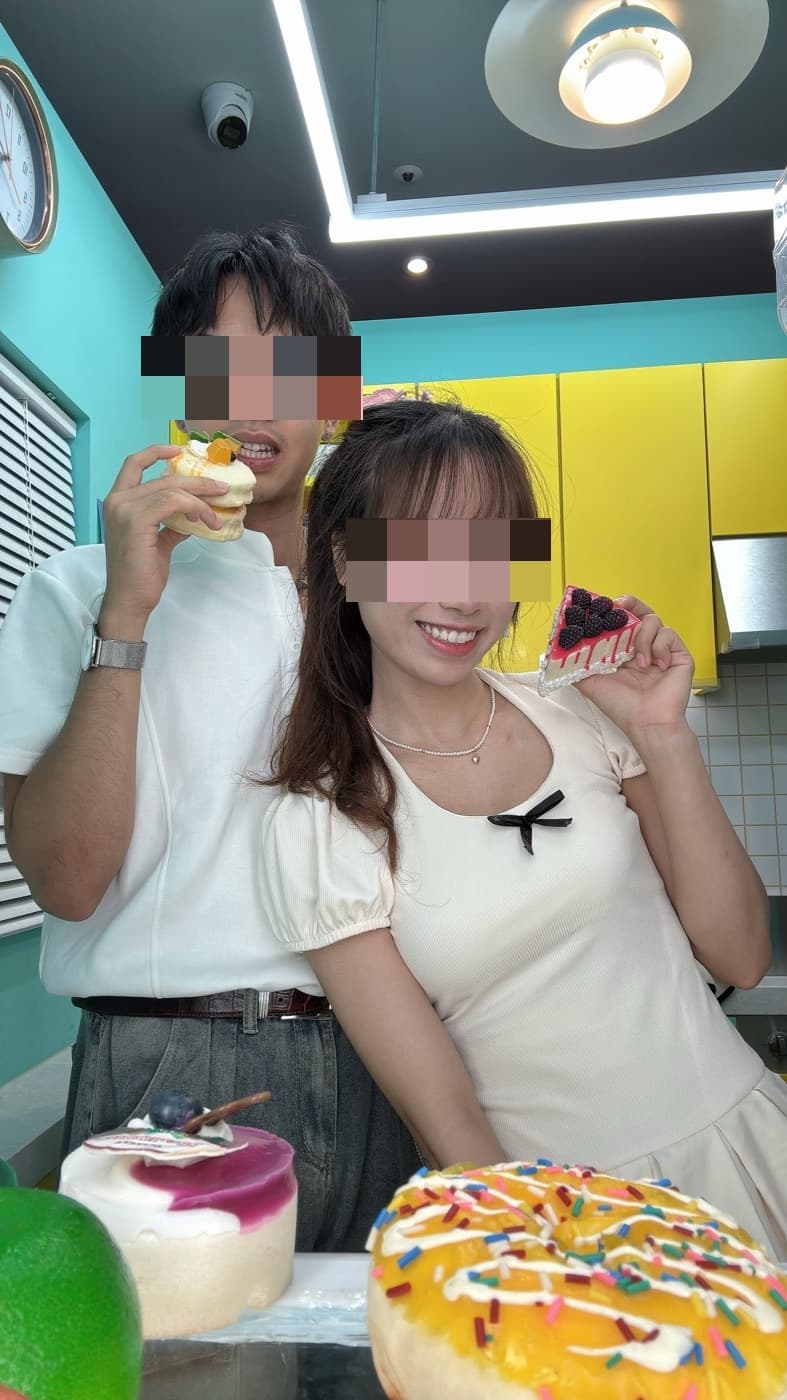Ảnh cặp đôi Anh Thư & người ấy, mặt đã che