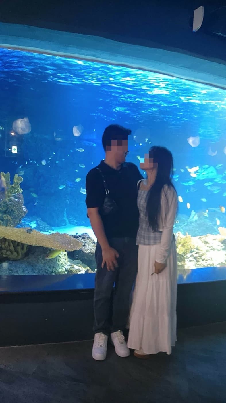 Ảnh cặp đôi Hương & người ấy, mặt đã che